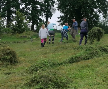 Brigáda 25.7.2020 - kosenie a hrabanie obecných priestranstiev