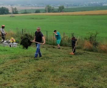 Brigáda 25.7.2020 - kosenie a hrabanie obecných priestranstiev