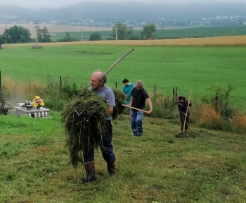 Brigáda 25.7.2020 - kosenie a hrabanie obecných priestranstiev