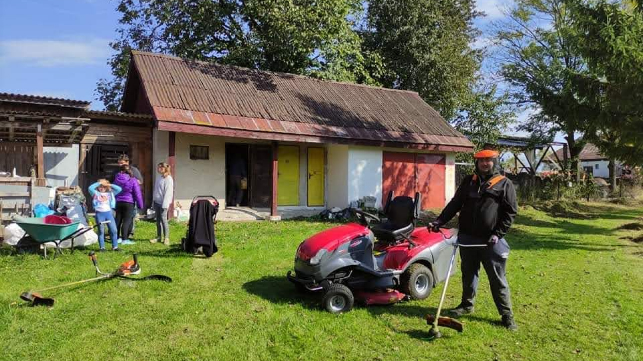 Brigáda na skrášlenie obce 02.10.2021 