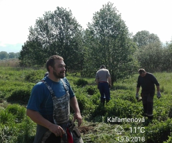 Deň Zeme - brigáda, čistenie skládky odpadu za obcou